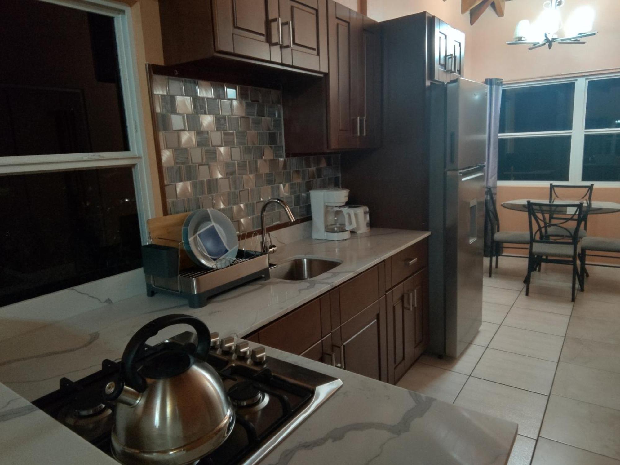 St. John's Zeus Estate Guesthouse מראה חיצוני תמונה