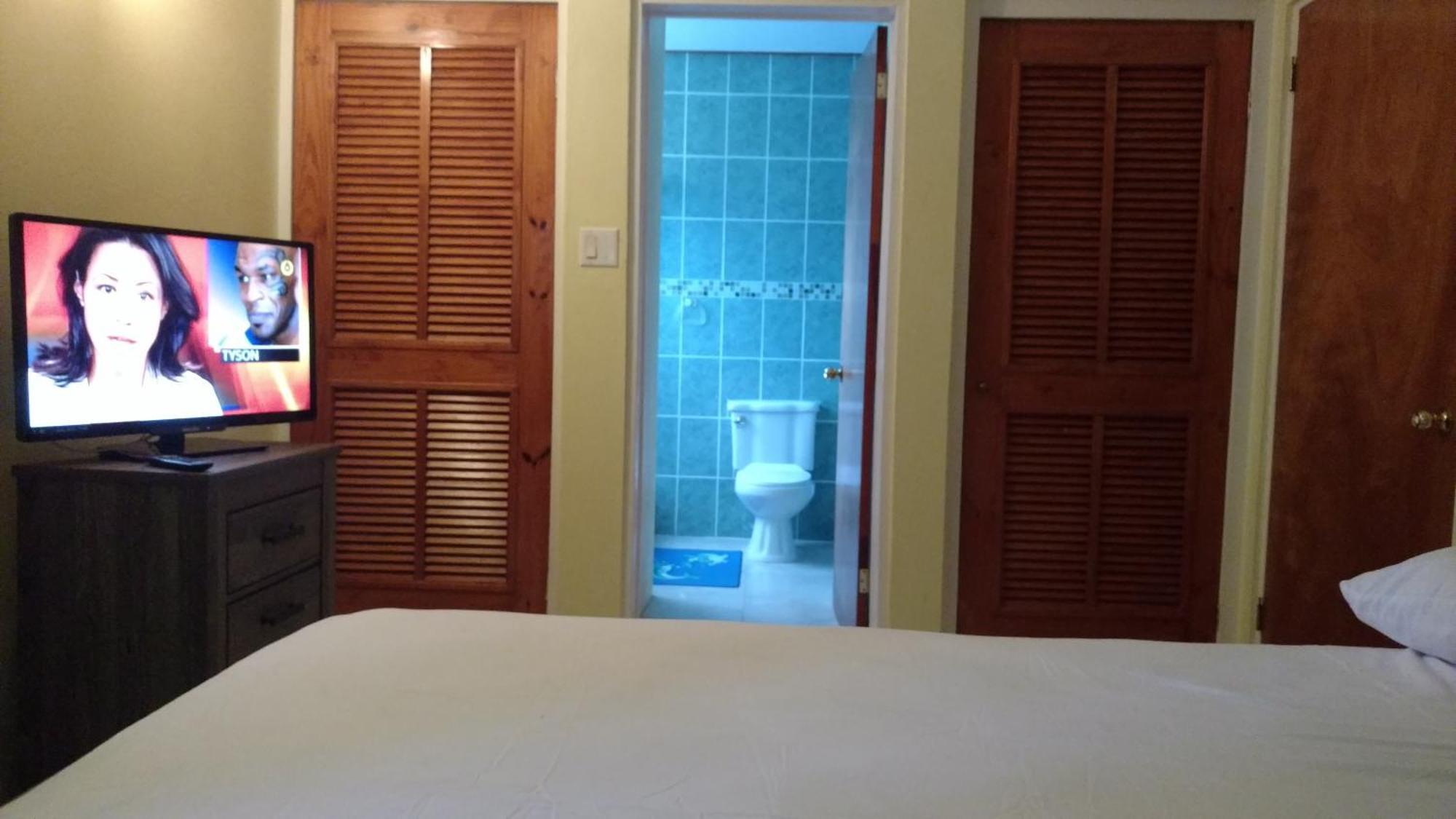 St. John's Zeus Estate Guesthouse מראה חיצוני תמונה