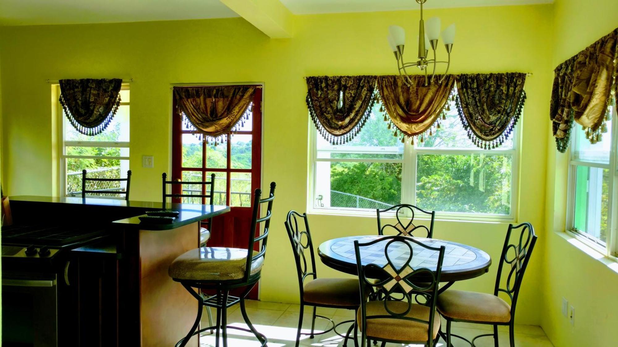 St. John's Zeus Estate Guesthouse מראה חיצוני תמונה