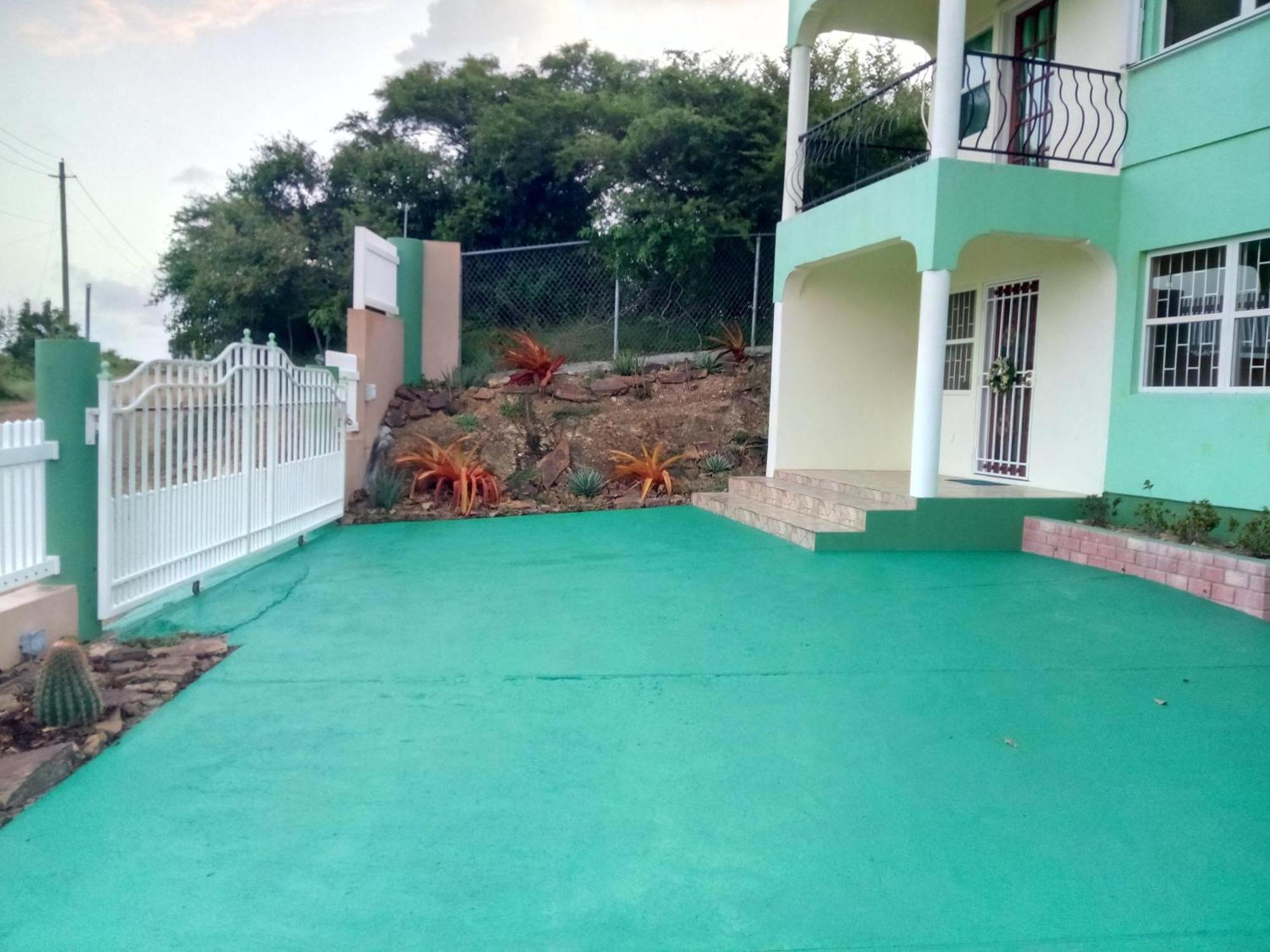 St. John's Zeus Estate Guesthouse מראה חיצוני תמונה